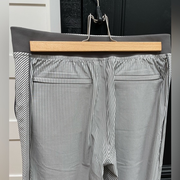 Women's Athleta Casual Striped Grey Pants - Picture 3 of 6